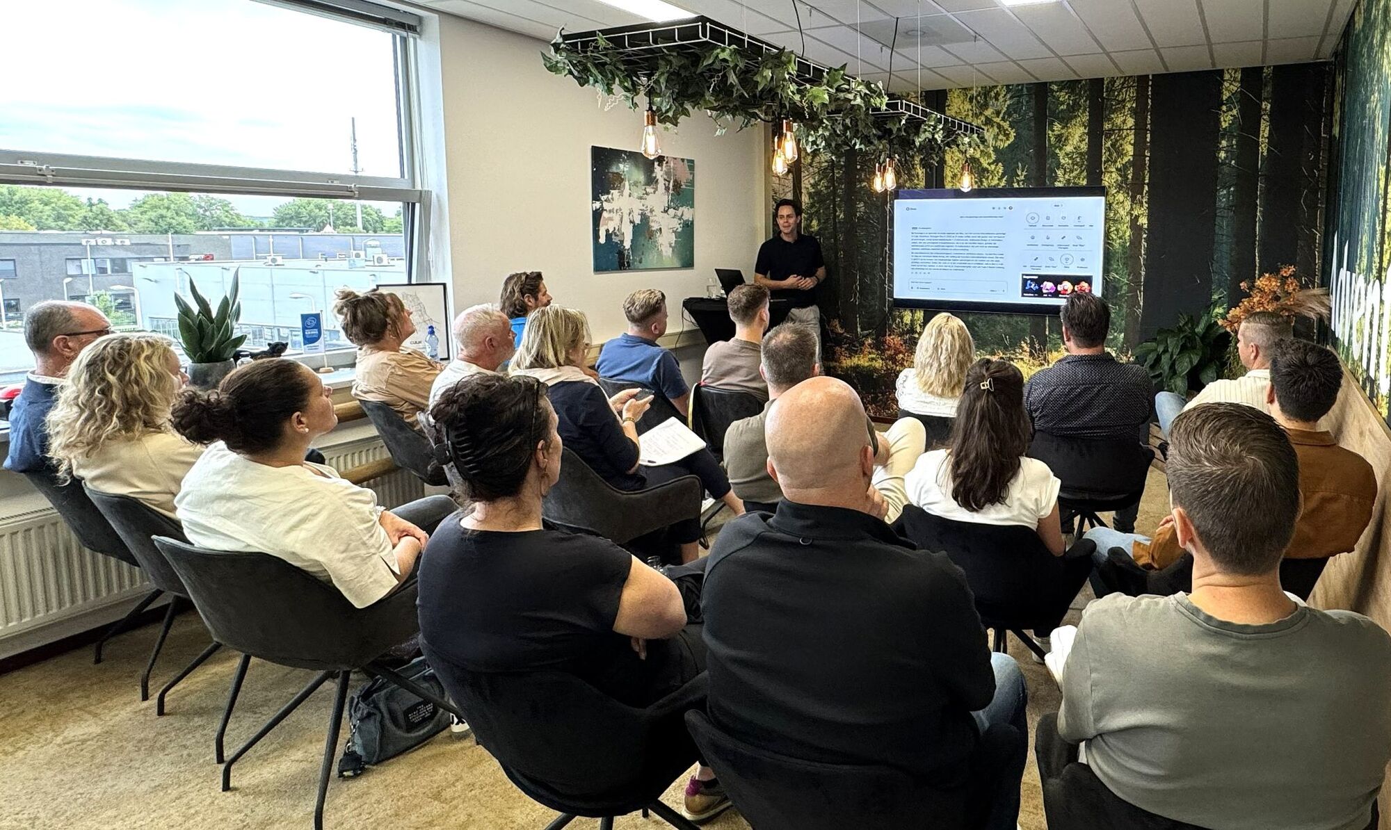 Volle zaal tijdens een AI-inspiratiesessie